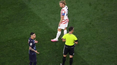 VAR Làm Nên Lịch Sử: Tim Ream Hưởng Luật Mới Đầu Tiên