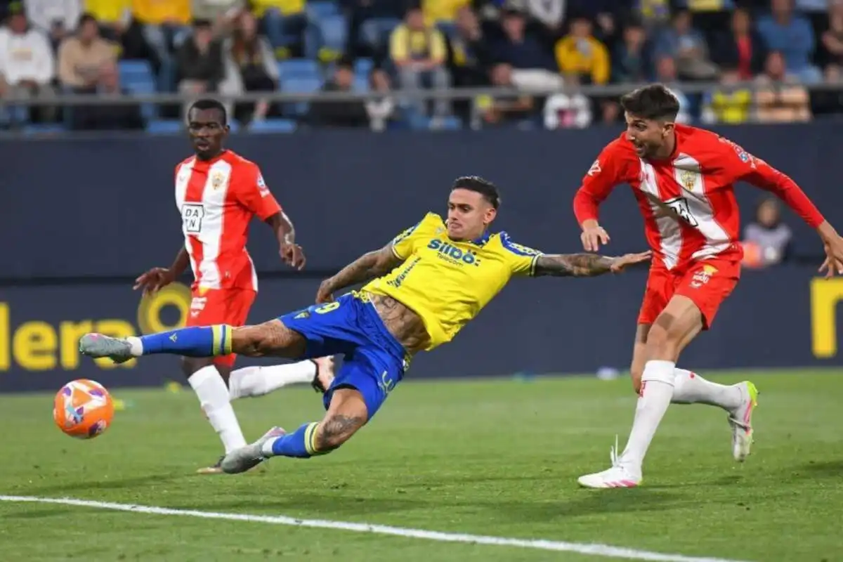 A Dramatic Finish and Controversy: Almería's Battle Against Cádiz