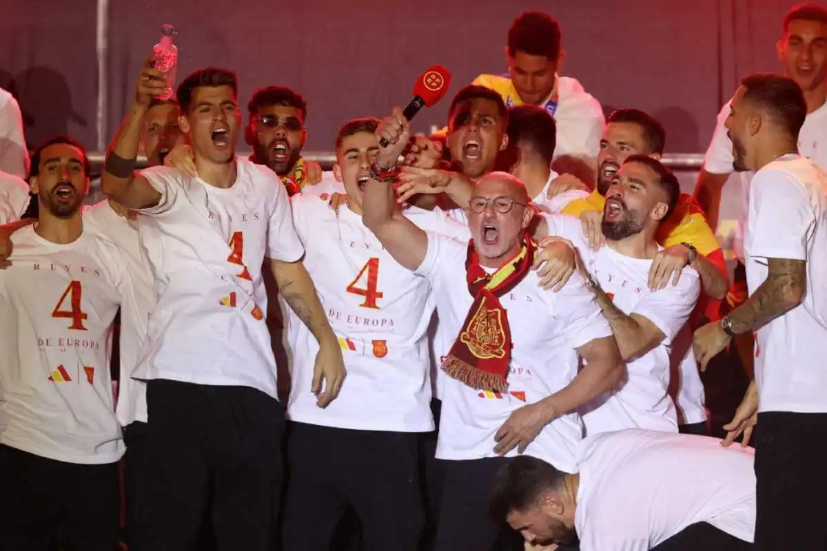 Fans Queue for Nine Hours to Attend Spain National Team Training ...